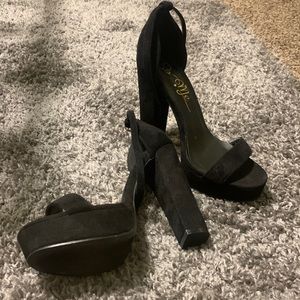 Size10 BLACK HEEL